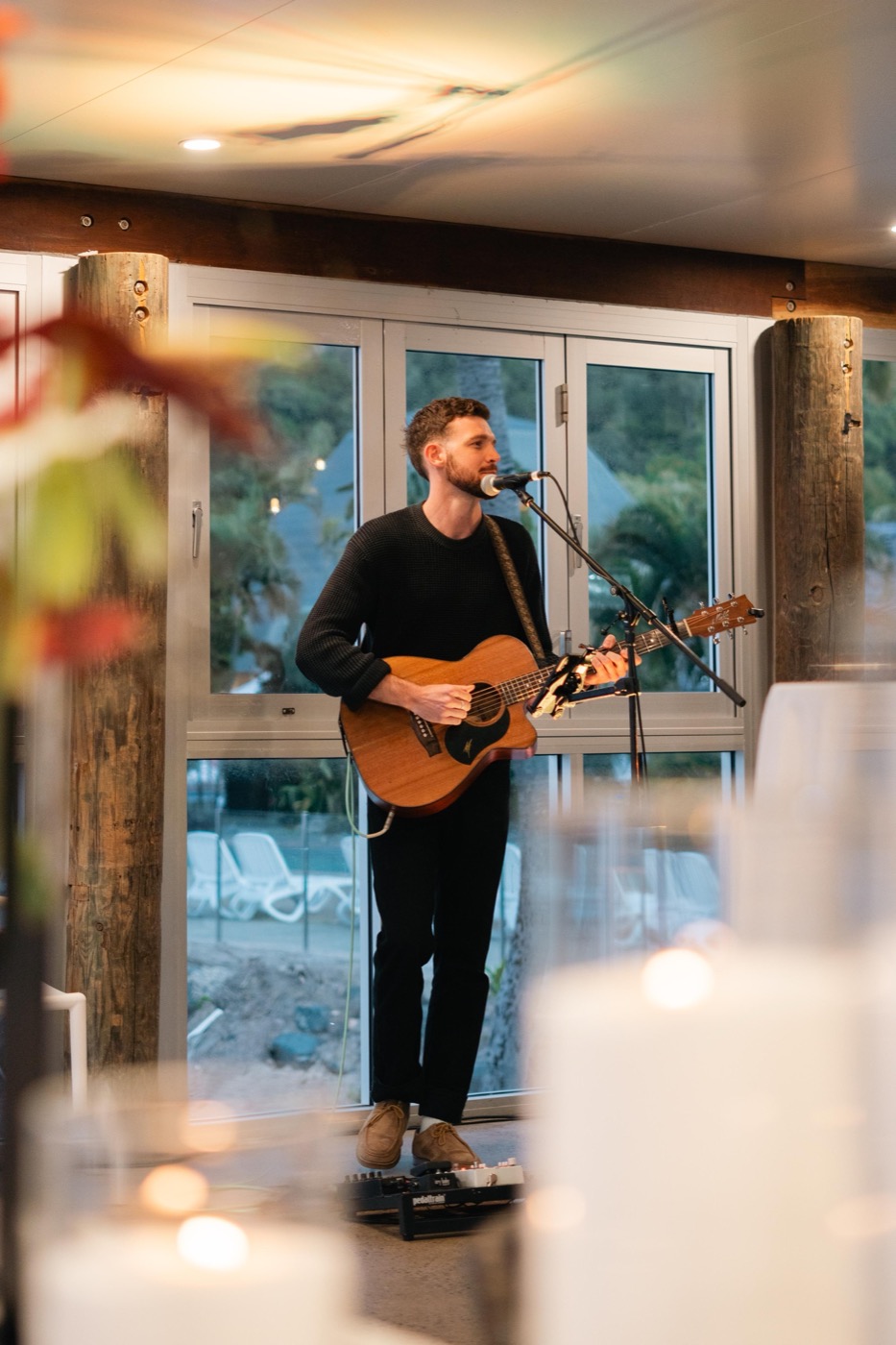 Roland Flynn performing