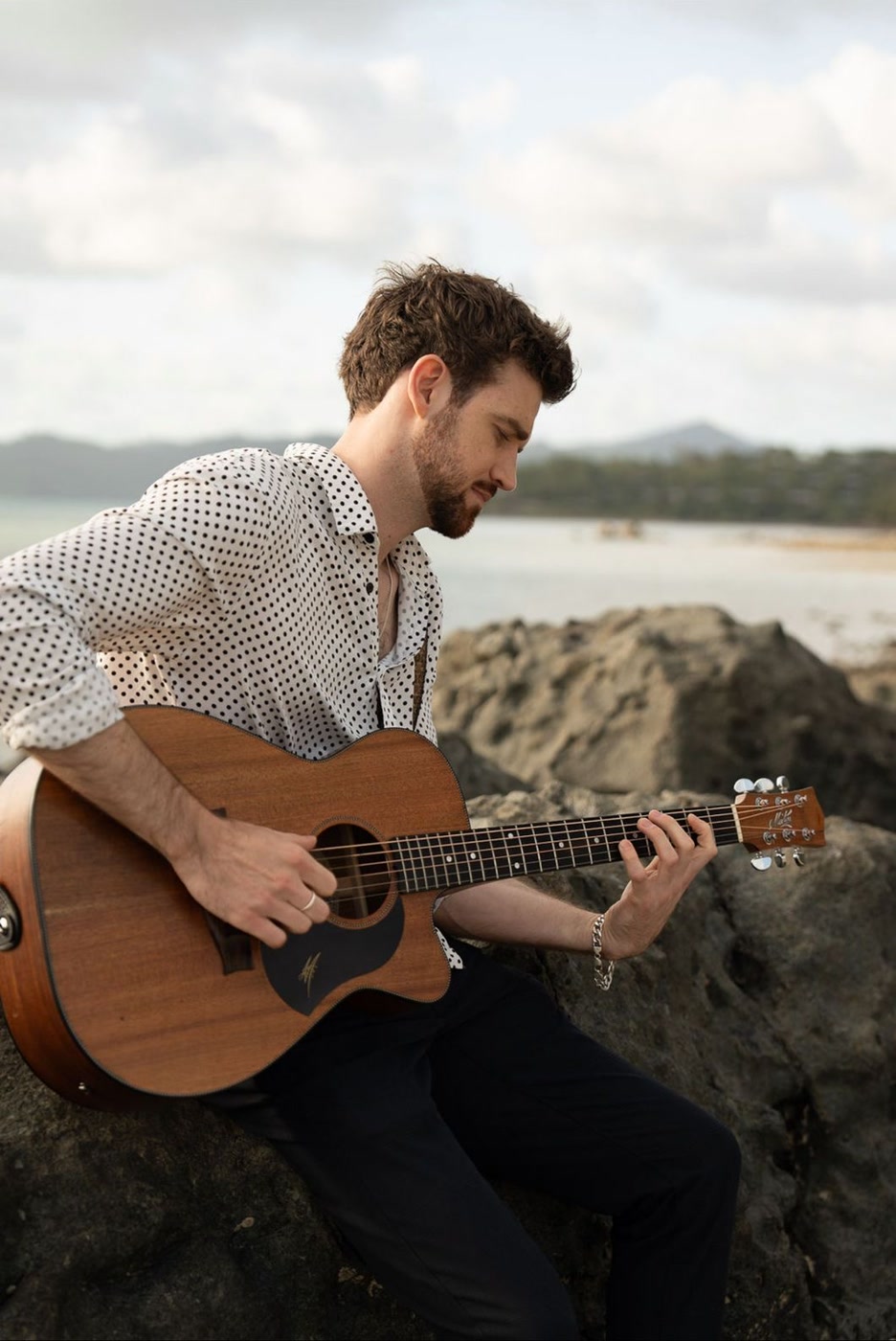 Roland Flynn performing